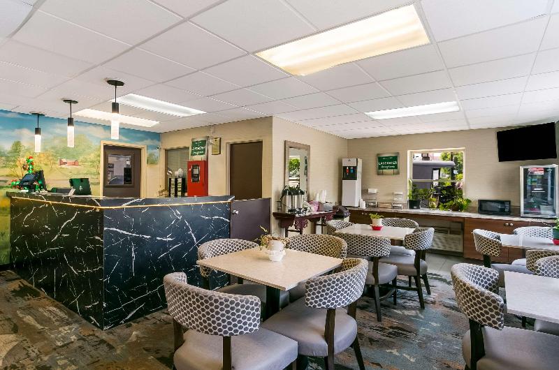 호텔 Econo Lodge Amish Country