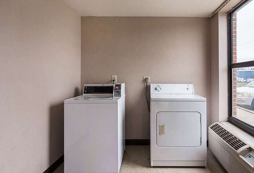 فندق Econo Lodge Andrews Afb