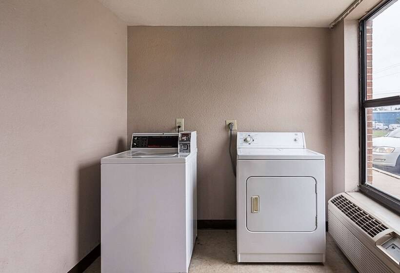 فندق Econo Lodge Andrews Afb