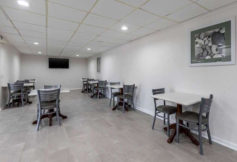 ホテル Econo Lodge At The University