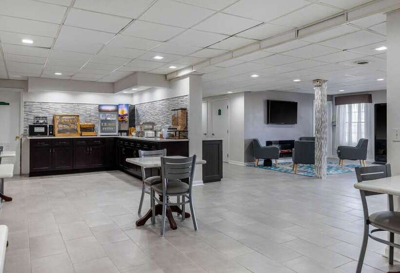 ホテル Econo Lodge At The University