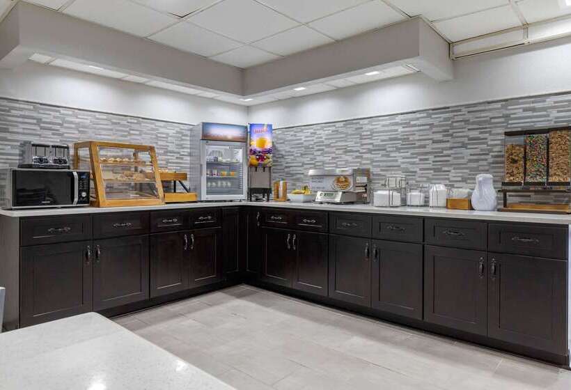 ホテル Econo Lodge At The University