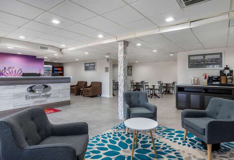 ホテル Econo Lodge At The University