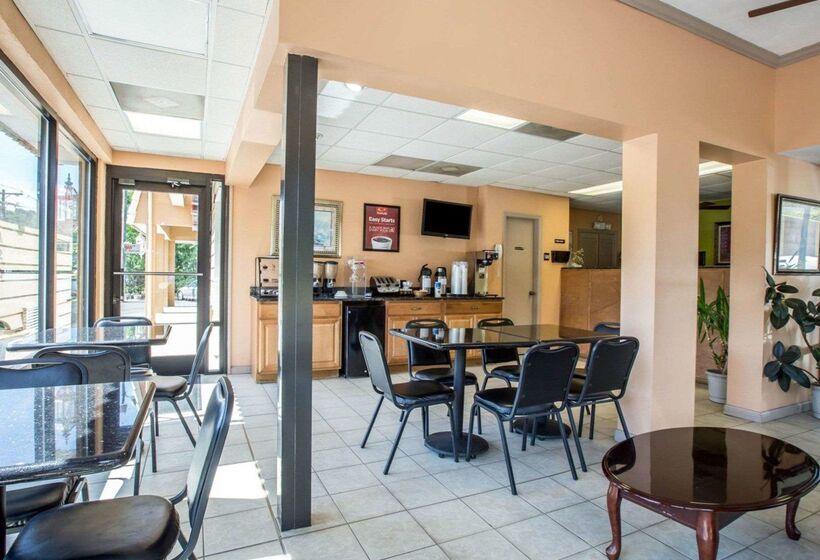 هتل Econo Lodge Biltmore