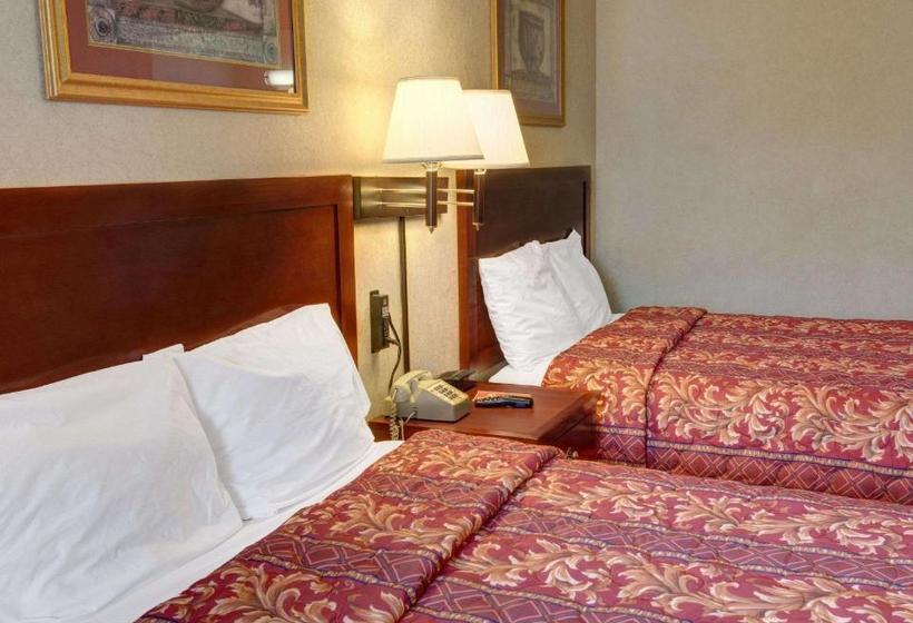 בית מלון כפרי Red Carpet Inn By University Of Maryland