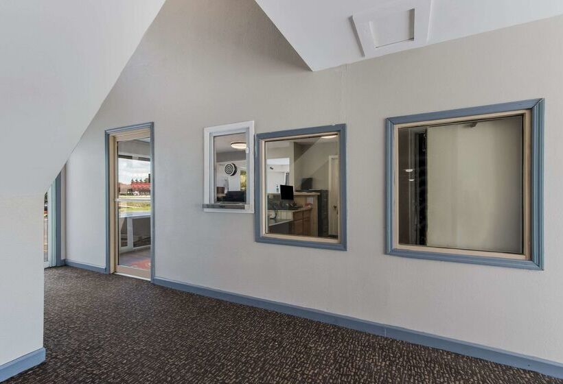 Отель Econo Lodge Cherry Point