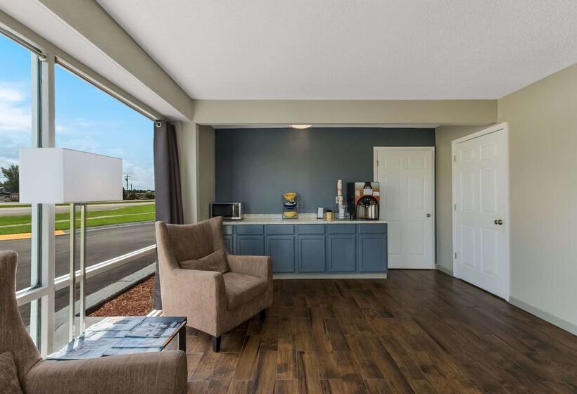 Отель Econo Lodge Cherry Point