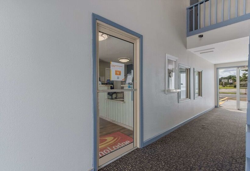 Отель Econo Lodge Cherry Point