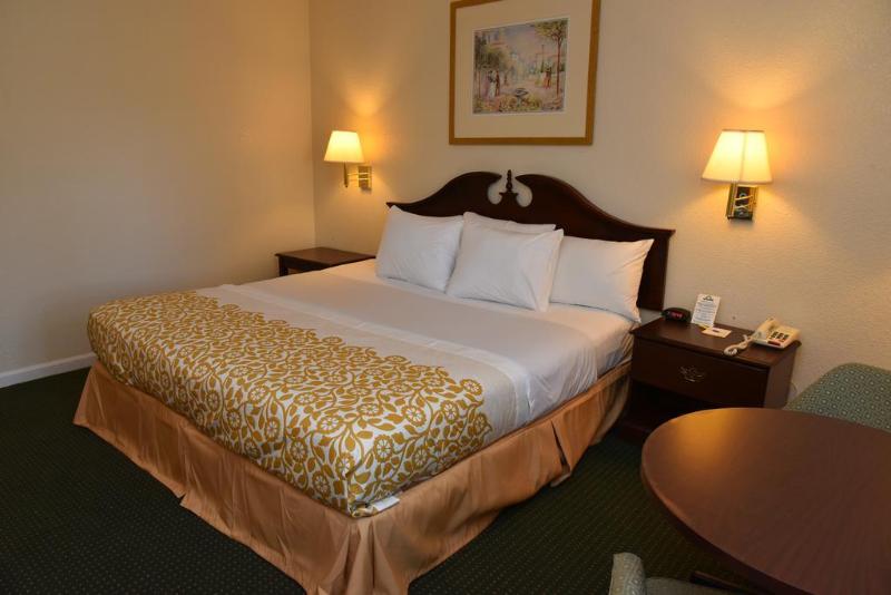 Отель Econo Lodge Cherry Point