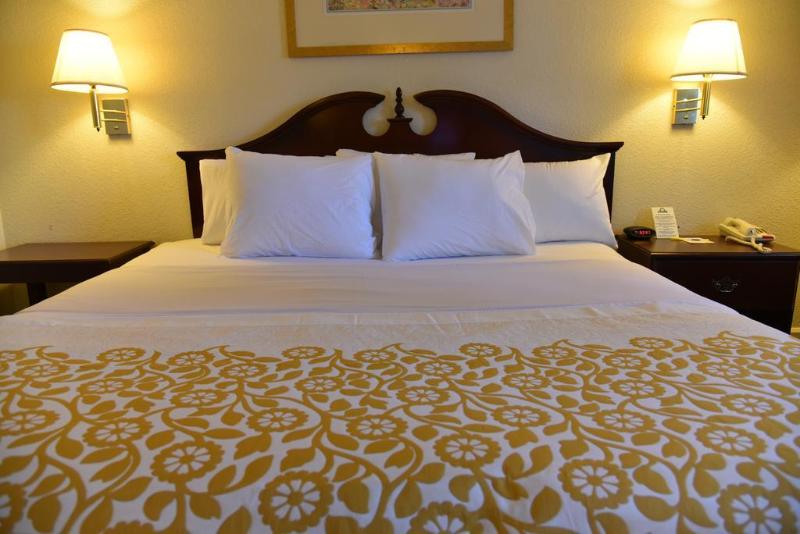 Отель Econo Lodge Cherry Point