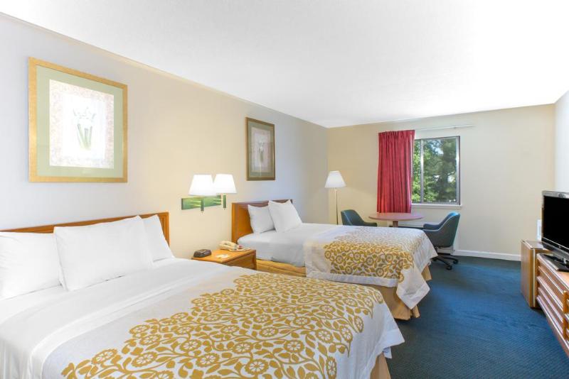 Отель Econo Lodge Cherry Point