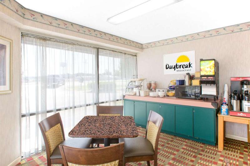 Отель Econo Lodge Cherry Point