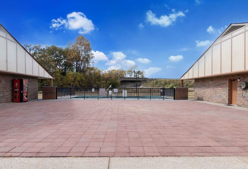 בית מלון כפרי Econo Lodge Cornersville