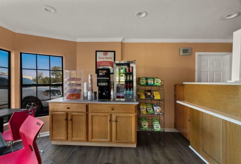 فندق Econo Lodge Cornersville