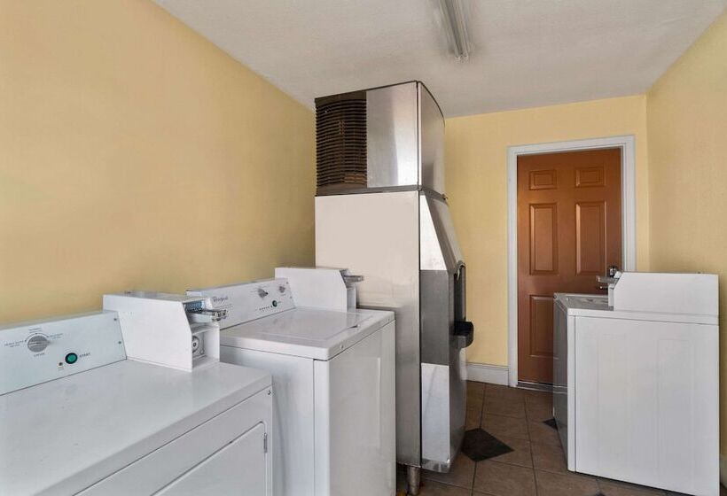 فندق Econo Lodge Cornersville