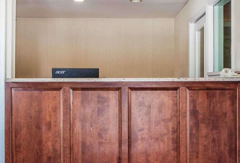 Отель Econo Lodge Douglassville Pottstown