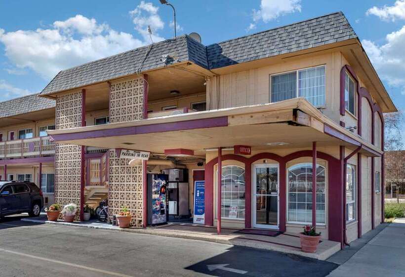 בית מלון כפרי Econo Lodge Fallon Naval Air Station Area