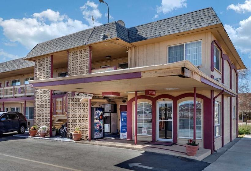 בית מלון כפרי Econo Lodge Fallon Naval Air Station Area