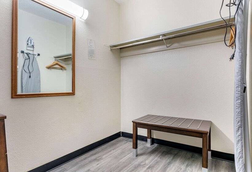 בית מלון כפרי Econo Lodge Fallon Naval Air Station Area