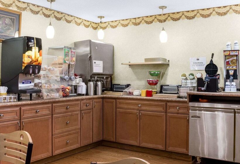 Отель Econo Lodge Grand Forks