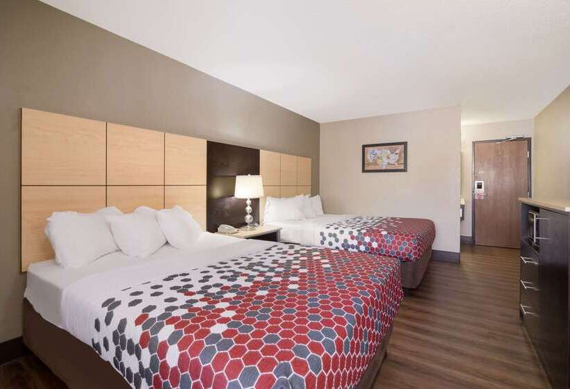 Отель Econo Lodge Grand Forks