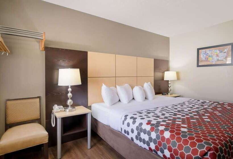 Отель Econo Lodge Grand Forks