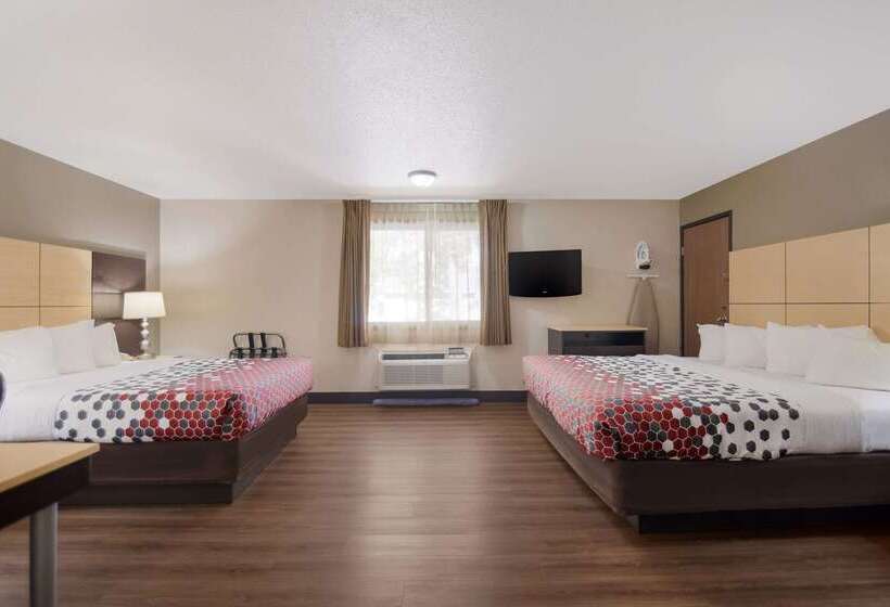 Отель Econo Lodge Grand Forks