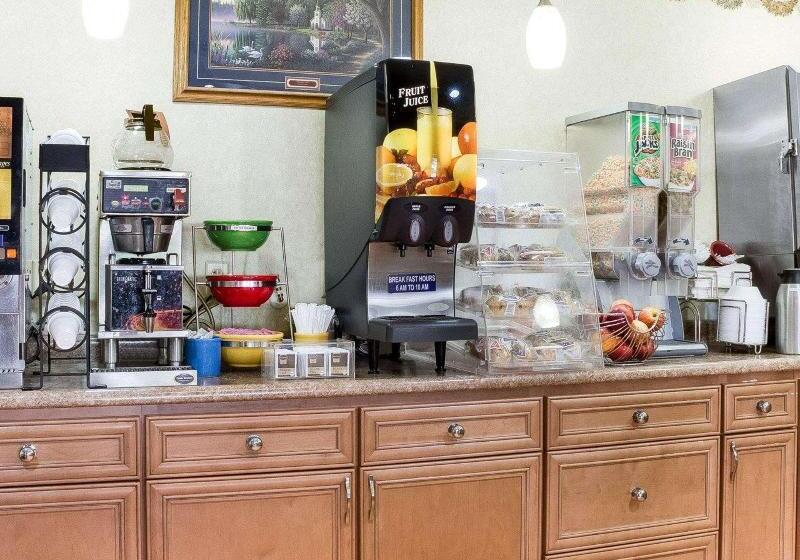 Отель Econo Lodge Grand Forks