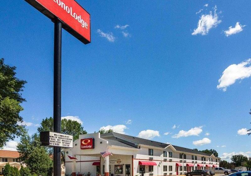Отель Econo Lodge Grand Forks