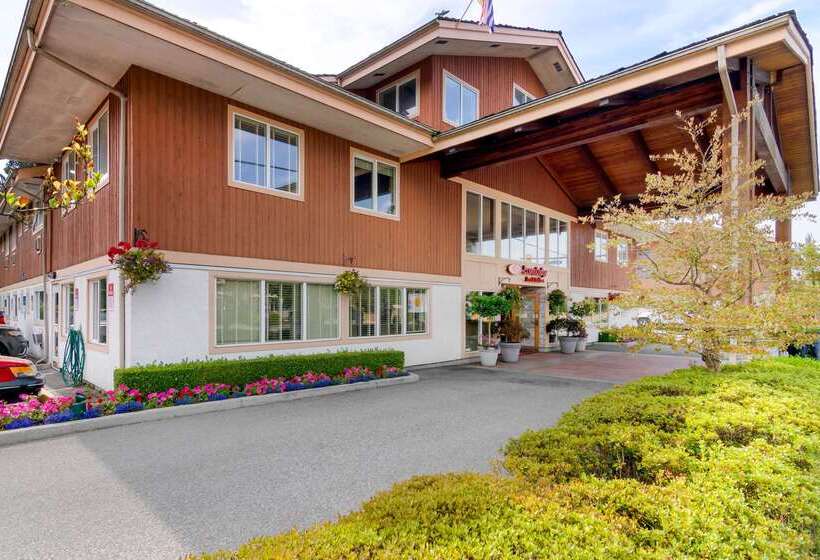 هتل Econo Lodge Inn & Suites