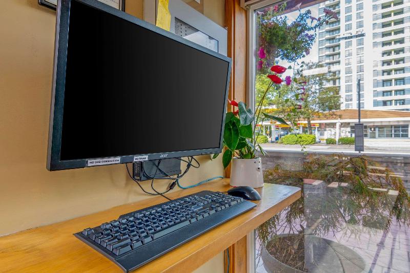 호텔 Econo Lodge Inn & Suites