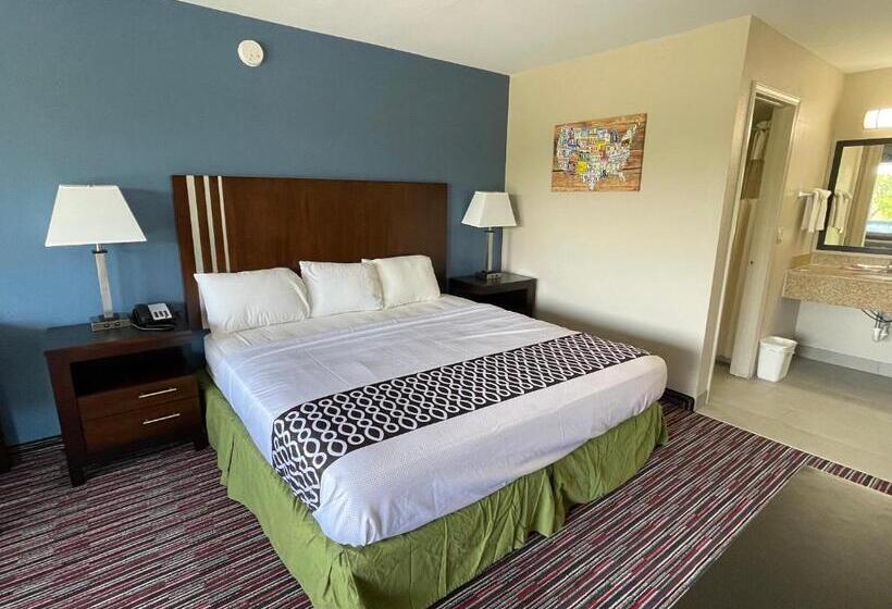 فندق Econo Lodge Inn & Suites