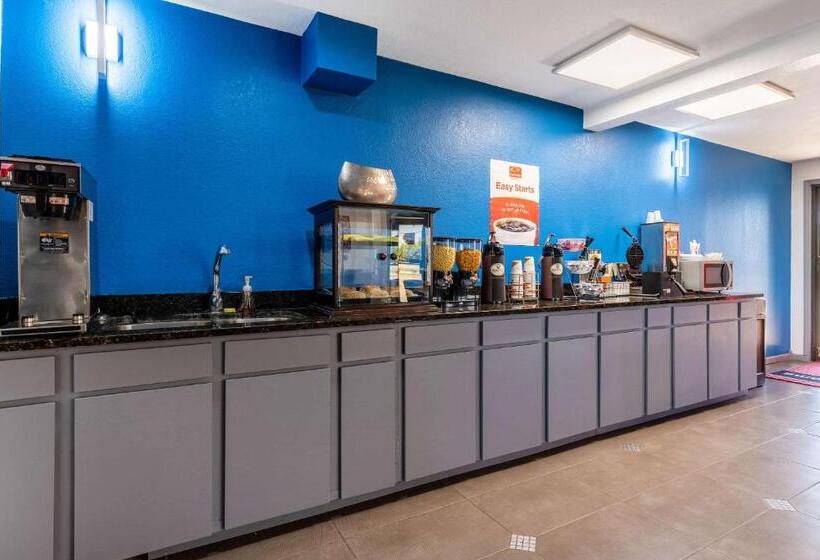 فندق Econo Lodge Inn & Suites