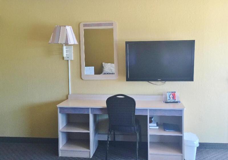 فندق Econo Lodge Inn & Suites