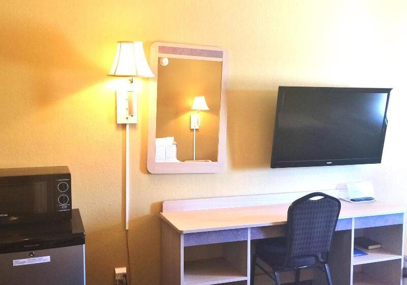 فندق Econo Lodge Inn & Suites