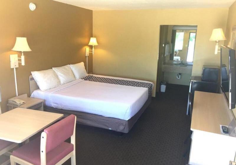 فندق Econo Lodge Inn & Suites