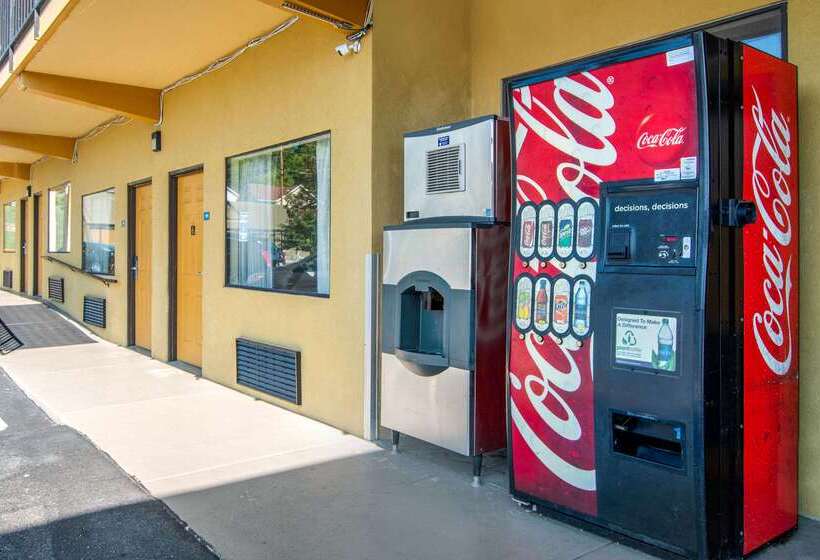 فندق Econo Lodge Inn & Suites