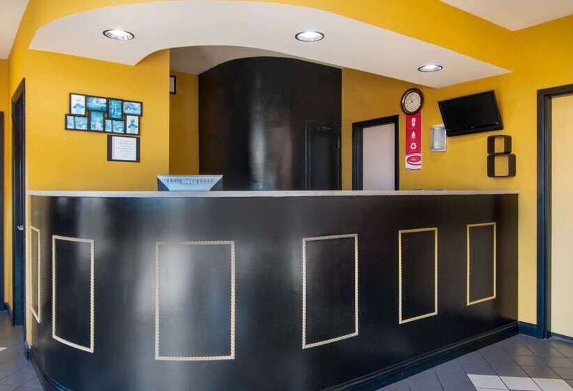 فندق Econo Lodge Inn & Suites