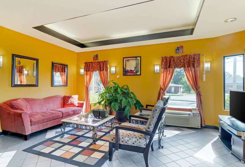 فندق Econo Lodge Inn & Suites