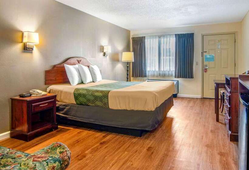 فندق Econo Lodge Inn & Suites