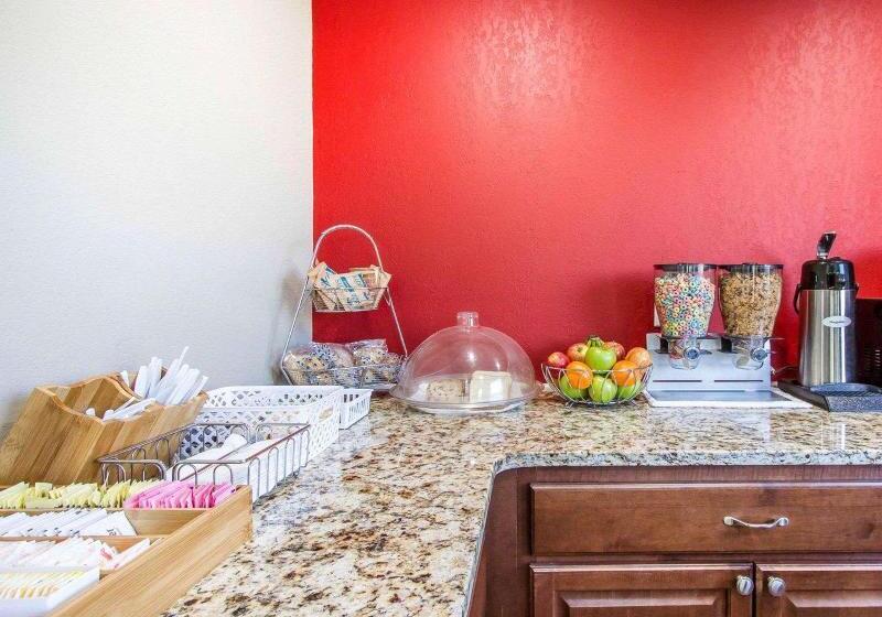 בית מלון כפרי Econo Lodge Lanett