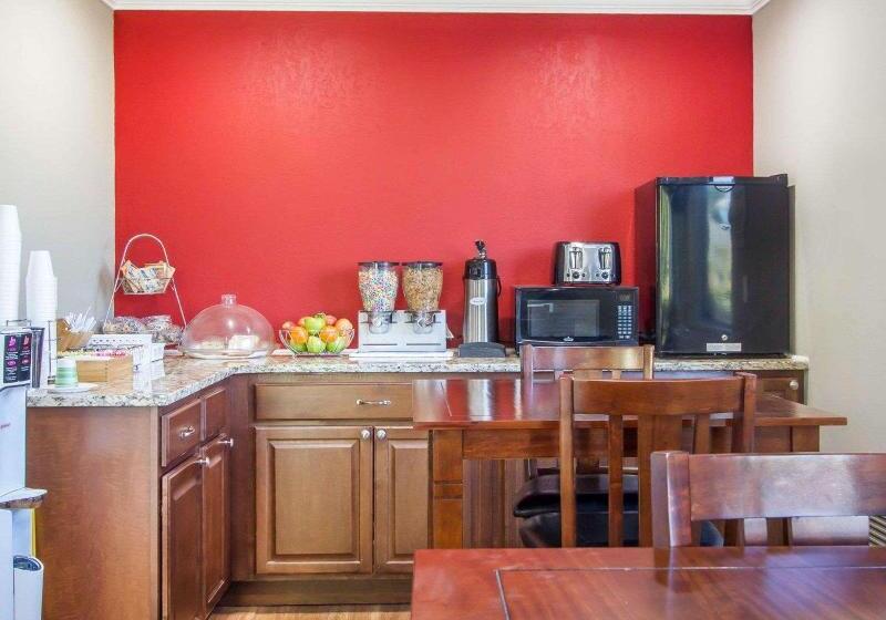 בית מלון כפרי Econo Lodge Lanett