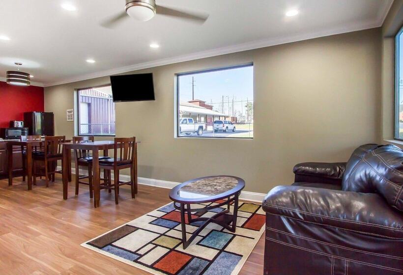 בית מלון כפרי Econo Lodge Lanett