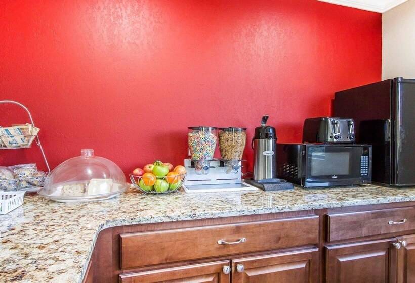 בית מלון כפרי Econo Lodge Lanett