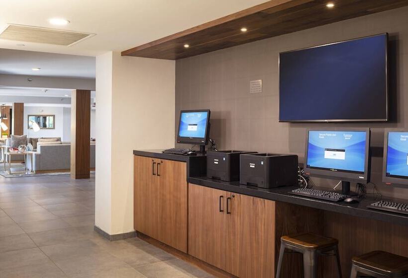 فندق Fairfield Inn & Suites By Marriott Providence Airport Warwick