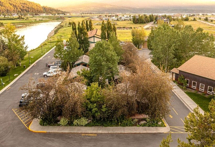 ホテル Flying Saddle Resort And Steak House