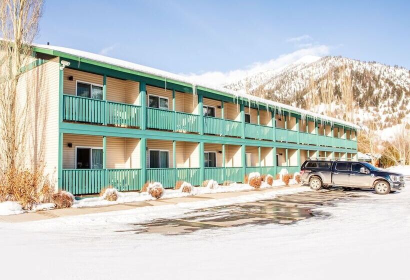 فندق Flying Saddle Resort And Steak House