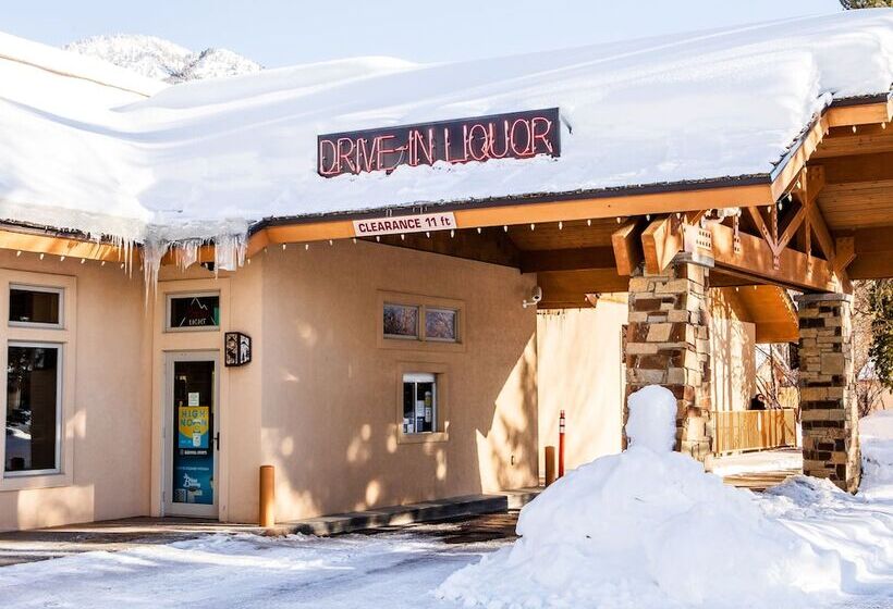 فندق Flying Saddle Resort And Steak House