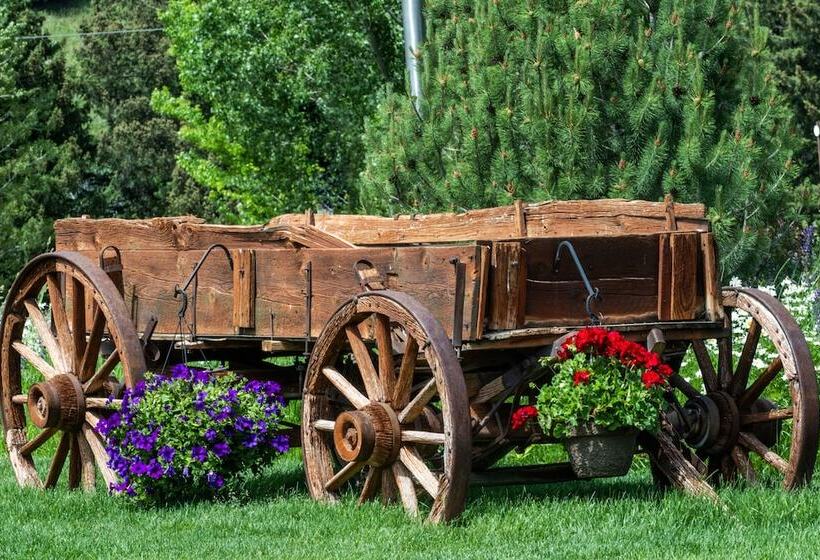 ホテル Flying Saddle Resort And Steak House