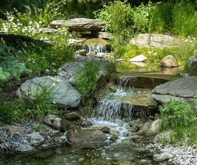 ホテル Flying Saddle Resort And Steak House